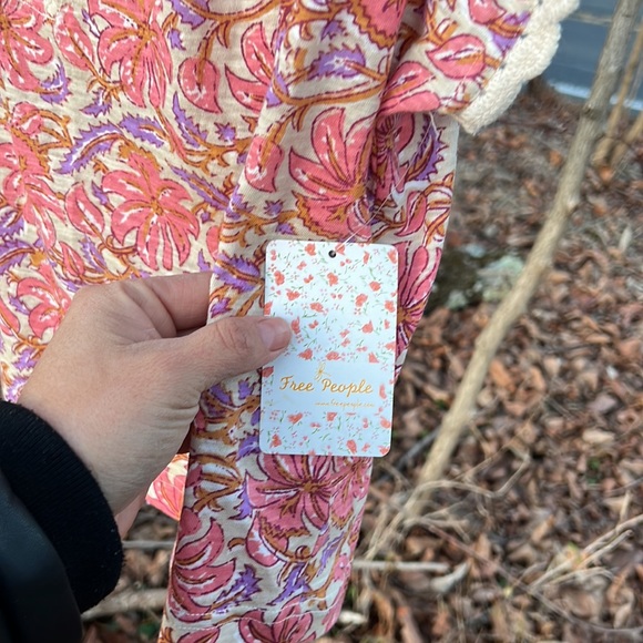 Free People Crochet Leilani Print V-Neck Crop Top - Picture 2 of 5